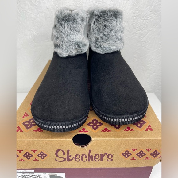 NIB Skechers Cozy Campfire Fur Meant To Be Slippers Boots Rubber Soles Size 6 - Picture 4 of 11